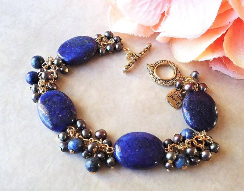 Blau Lapis Stein Cluster Armband Pfau Perlen Toggle Gold Perlenarbeit Erklärung Mütter Chunky Edelstein Geschenk Handgemacht von GinaJiangDesign