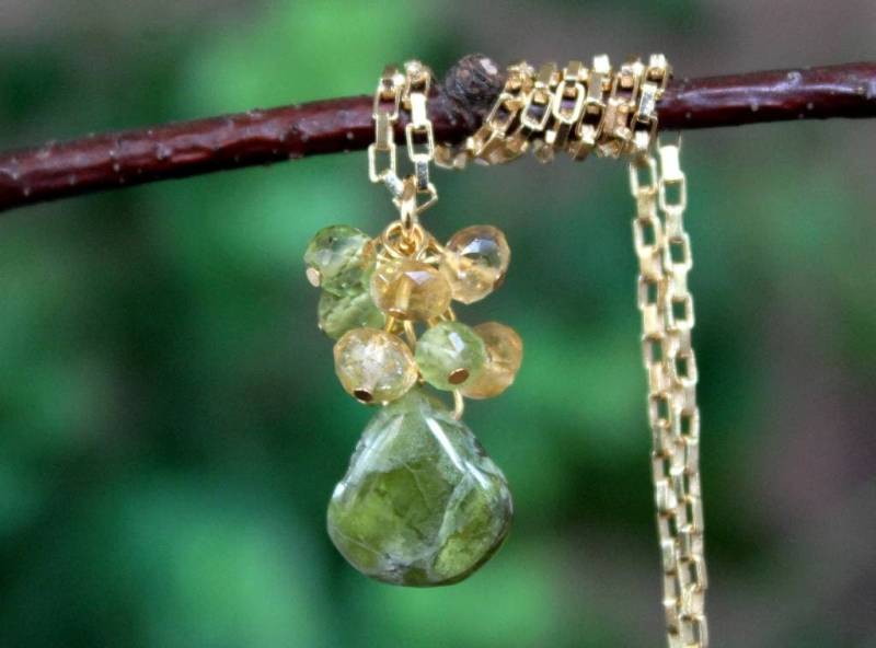 Grün Vesuvianit Stein Anhänger Halskette Multi Edelstein Golg Gefüllt Kette Statement Zierliche Braut Schichtung Cluster Geschenk Handgefertigt von GinaJiangDesign