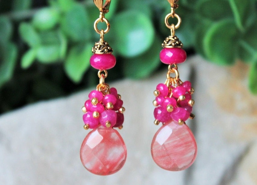 Hot Pink Edelstein Ohrringe Jade Gold Cluster Statement Braut Kronleuchter Lange Fuchsia Roter Rubin Tropfen Geschenk Handgemacht von GinaJiangDesign