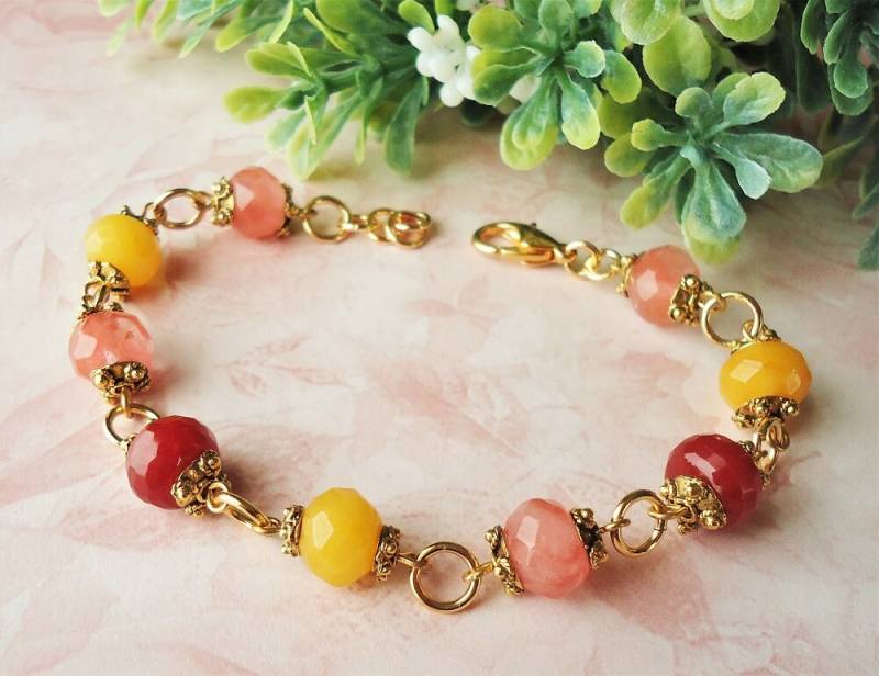 Multi Edelstein Armband Jade Gelb Cherry Quarz Rot Gold Silber Perlenarbeit Braut Statement Brautjungfer Formale Bunt Layering Handarbeit von GinaJiangDesign