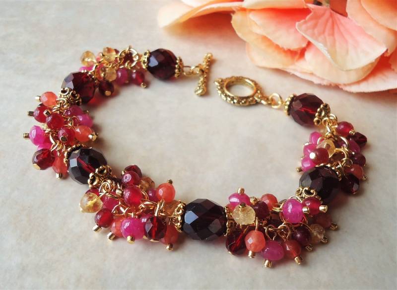 Roter Granat Edelstein Cluster Armband Quarz & Kristall, Braut Statement Schmuck, Geschenk, Handgemacht von GinaJiangDesign