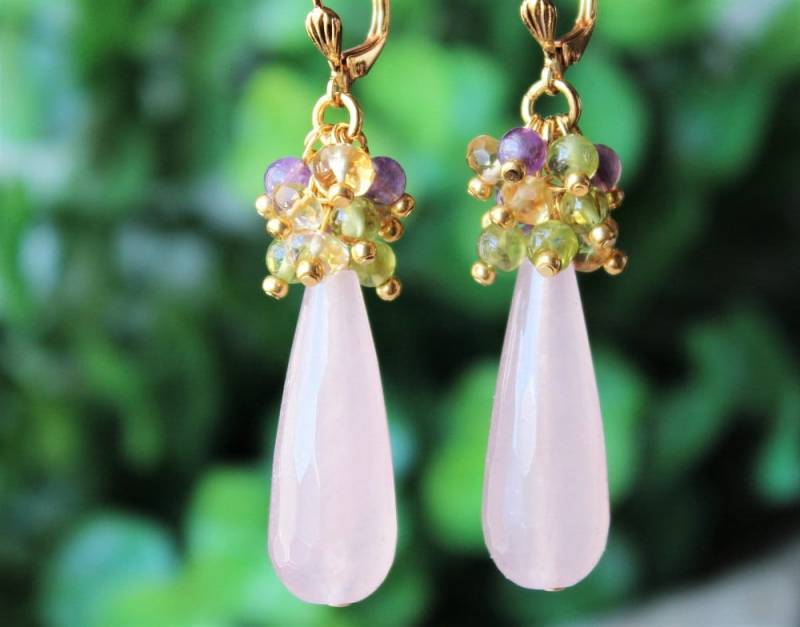 Rosenquarz Edelstein Cluster Ohrringe Gold Silber Statement Rosa Tropfen Pastell Brautschmuck Gelb Citrin Grün Peridot Lila Amethyst Handgemacht von GinaJiangDesign