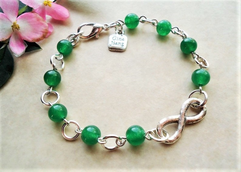 Unendlich Armband Grün Jade Edelstein Metall Silber Gold Valentine Mütter Brautjungfer Geburtstag Graduierung Liebe Perlenarbeit Geschenk Handmade von GinaJiangDesign