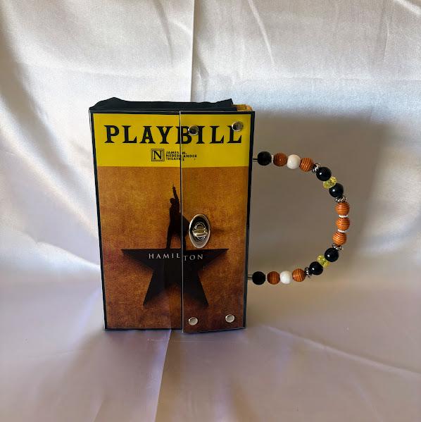 Hamipton Recycelte Wiederverwendete Playbill-Handtaschen-Geldbörse ~Beaded~ Hamipton Recycelte Wiederverwendete Playbill-Handtaschen-Geldbörse ~Beaded~ von GinaMarieHandbags