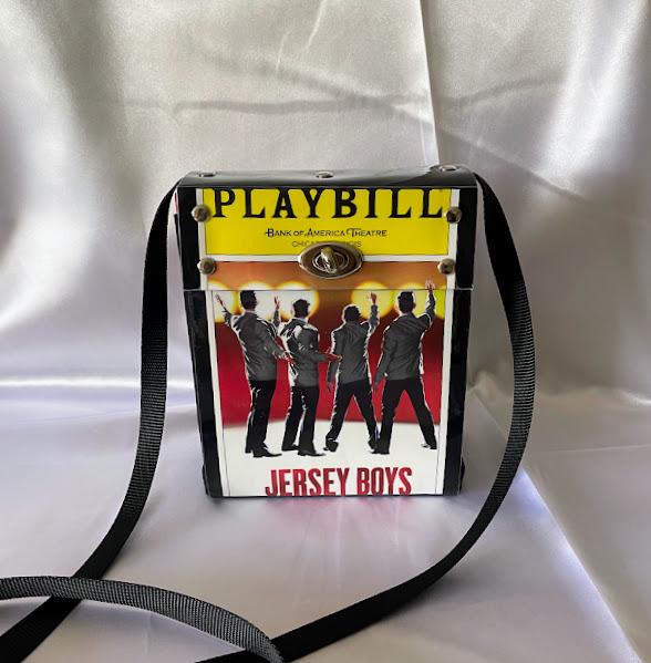 Jersey Jungen Recycled Playbill Handtasche ~Vertikal~ ~Cross-Body~ von GinaMarieHandbags