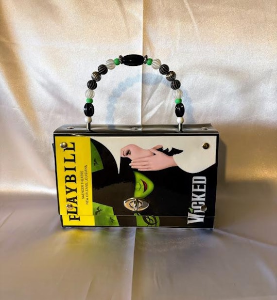 Wicked Playbill Recycled Handbag Purse ~Perlen~ Wicked Playbill Recycled Handbag Purse ~Perlen~ von GinaMarieHandbags