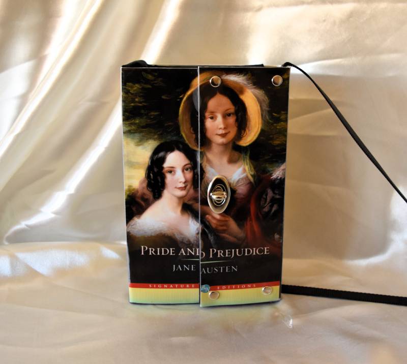 stolz Und Vorurteil Recycled Reclaimed Book Jacket Geldbörse Handtasche ~Cross-Body~ stolz Und Vorurteil Recycled Reclaimed Book Jacket Geldbörse Handtasche ~Cross-Body~ von GinaMarieHandbags