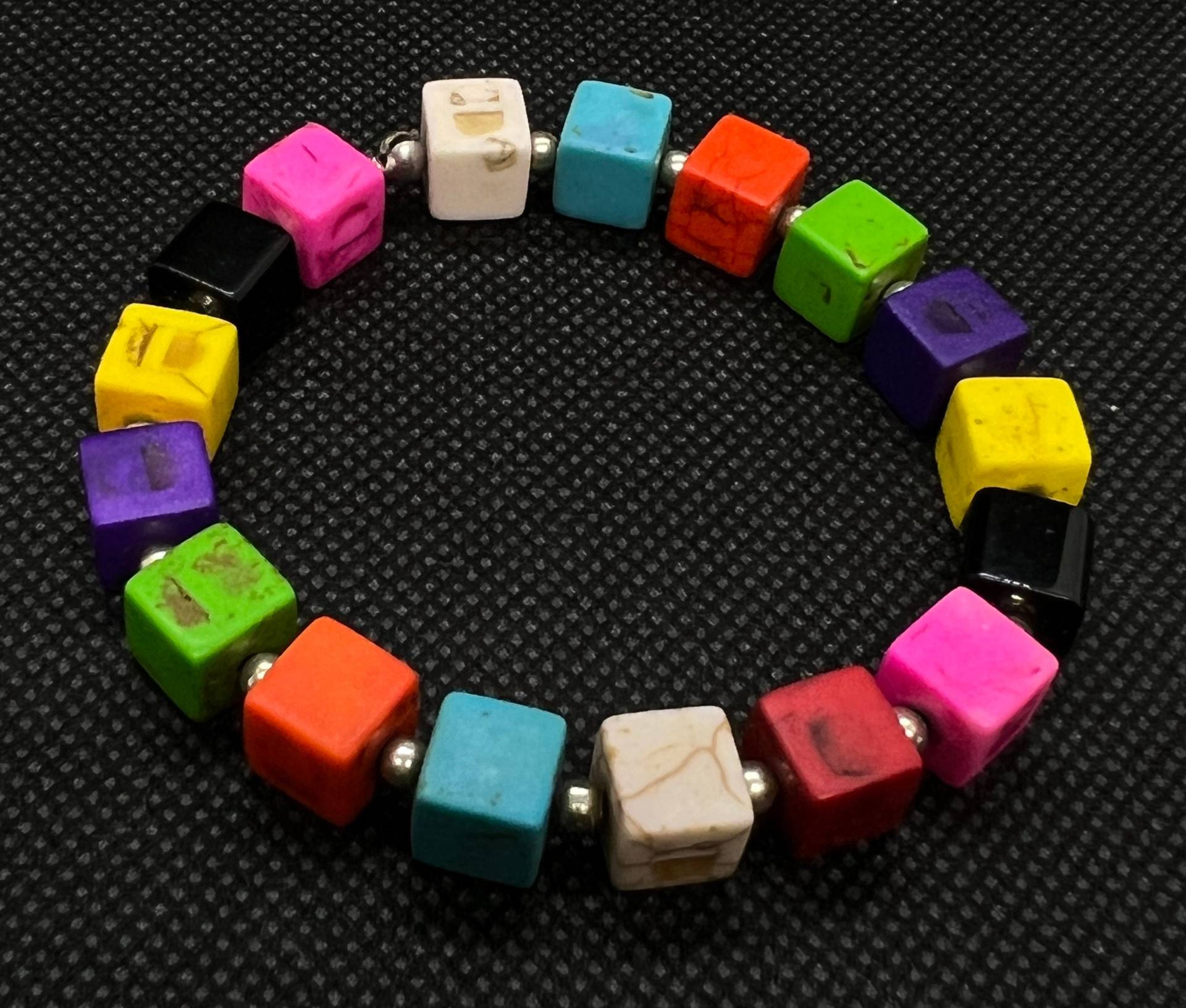 Armband Würfelperlen Bunt - Handgefertigt Armband Würfelperlen Bunt - Handgefertigt von GinaWBerlin