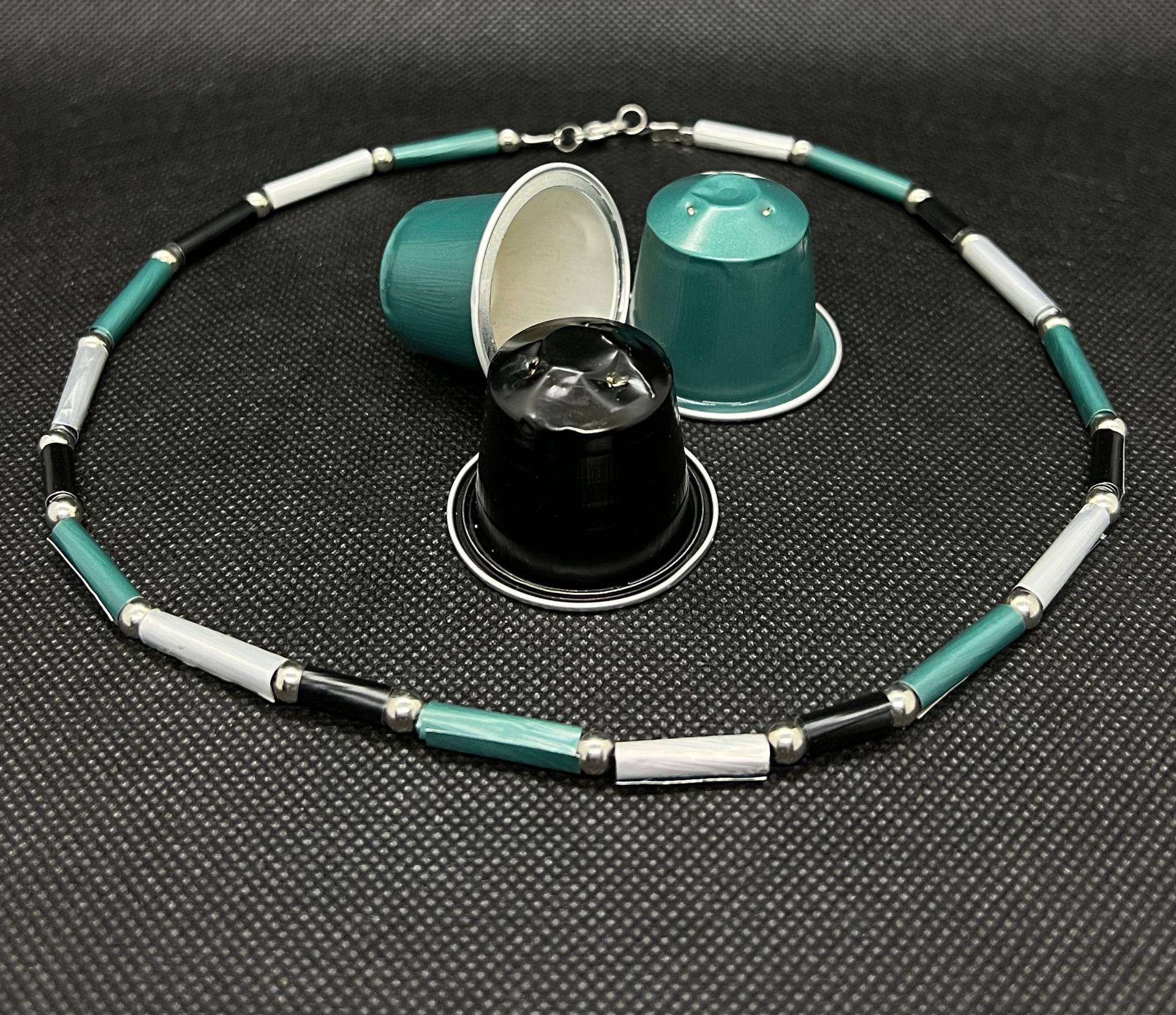 Halskette Mehrfarbig Aus Recycelten Kaffeekapseln | Verschiedene Kombinationen Möglich - Handgefertigt Halskette Mehrfarbig Aus Recycelten Kaffeekapseln | Verschiedene Kombinationen Möglich - Handgefertigt von GinaWBerlin
