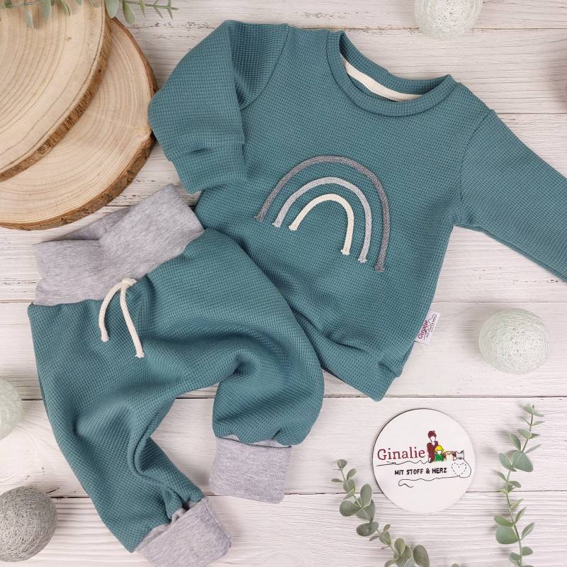 Regenbogen Pullover Für Babys Und Kinder Aus Waffeljersey Mit Einzigartiger Kordelapplikation - Kuschelig Stylisch Zugleich Ginalie von GinalieShop