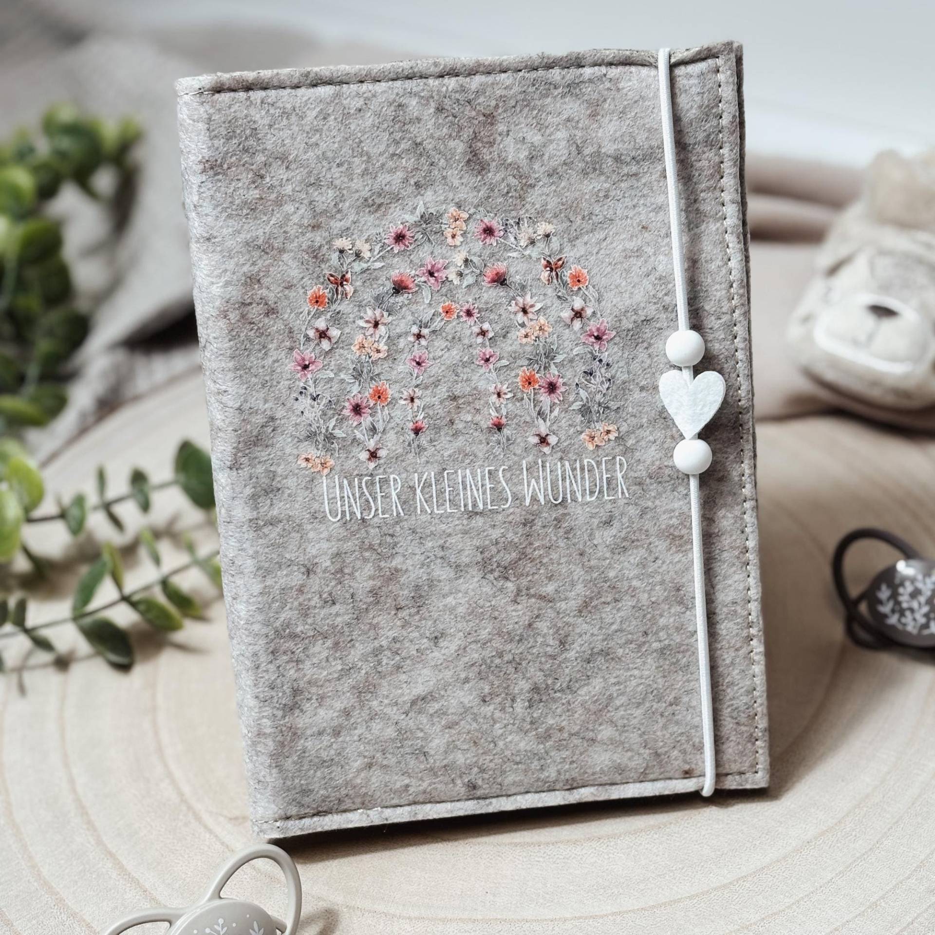 Mutterpasshülle Personalisiert Aus Filz - Hülle Für Mutterpass Als Geschenk Schwangere von GinasWunderwerke