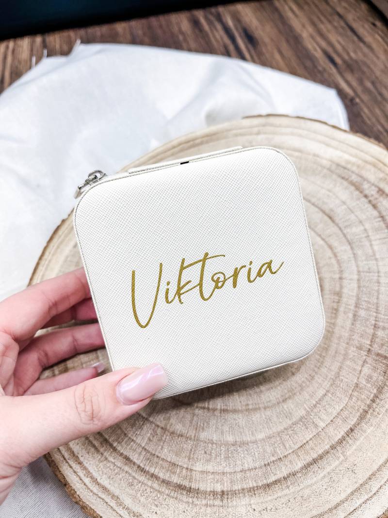 Schmuckbox Personalisiert, Geschenk Mit Name Für Freundin, Braut Jga, Trauzeugin| Schmuckkästchen Reiseschmuckbox | Geschenkidee Muttertag von GinasWunderwerke