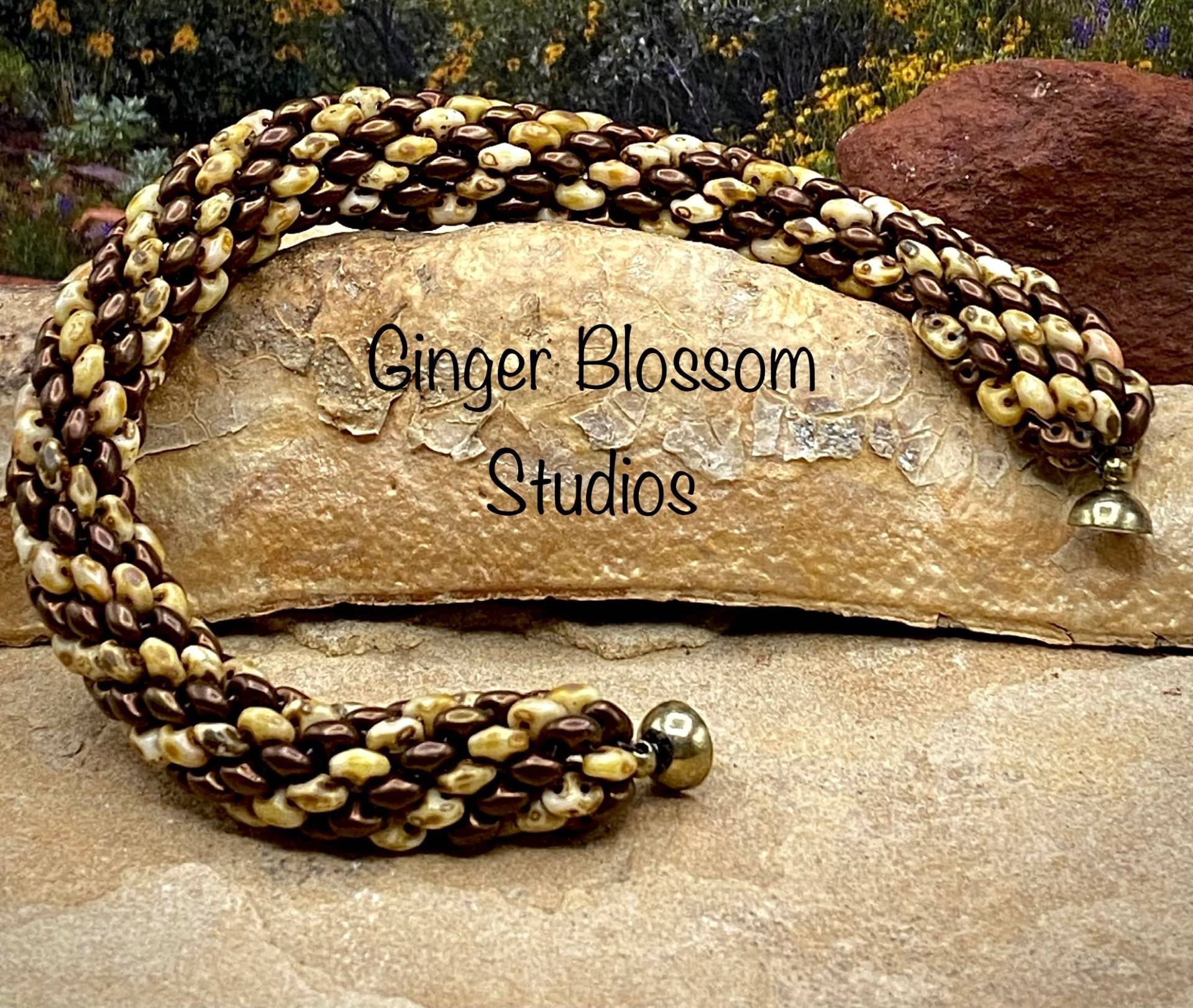 Verkauft Perlenarmreif Mit Magnetverschluss Verkauft Perlenarmreif Mit Magnetverschluss von GingerBlossomStudio