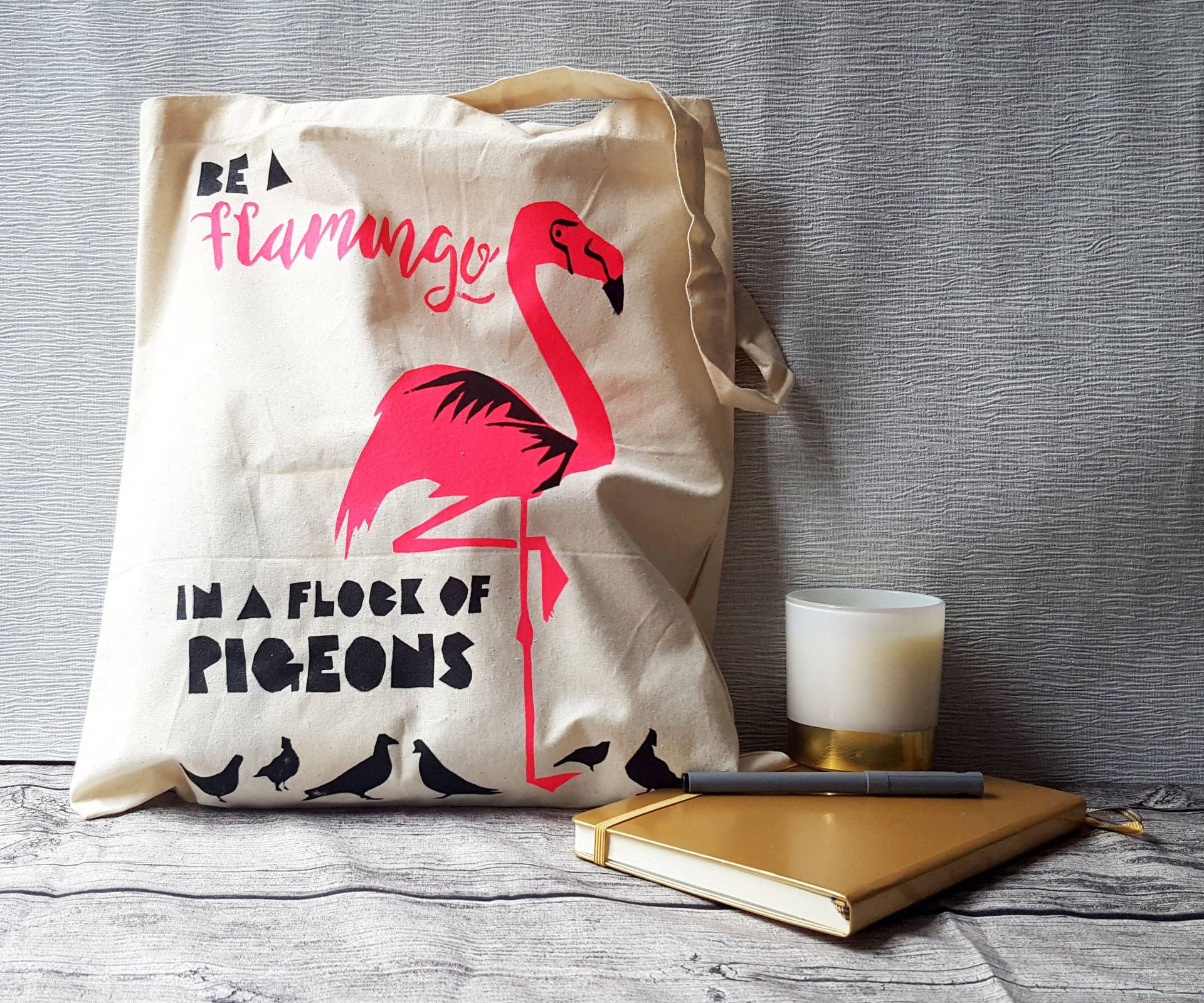 Handsiebgedruckte Tragetasche - "Be A Flamingo in Flock Of Tauben.' von GingerDoodlesDesigns