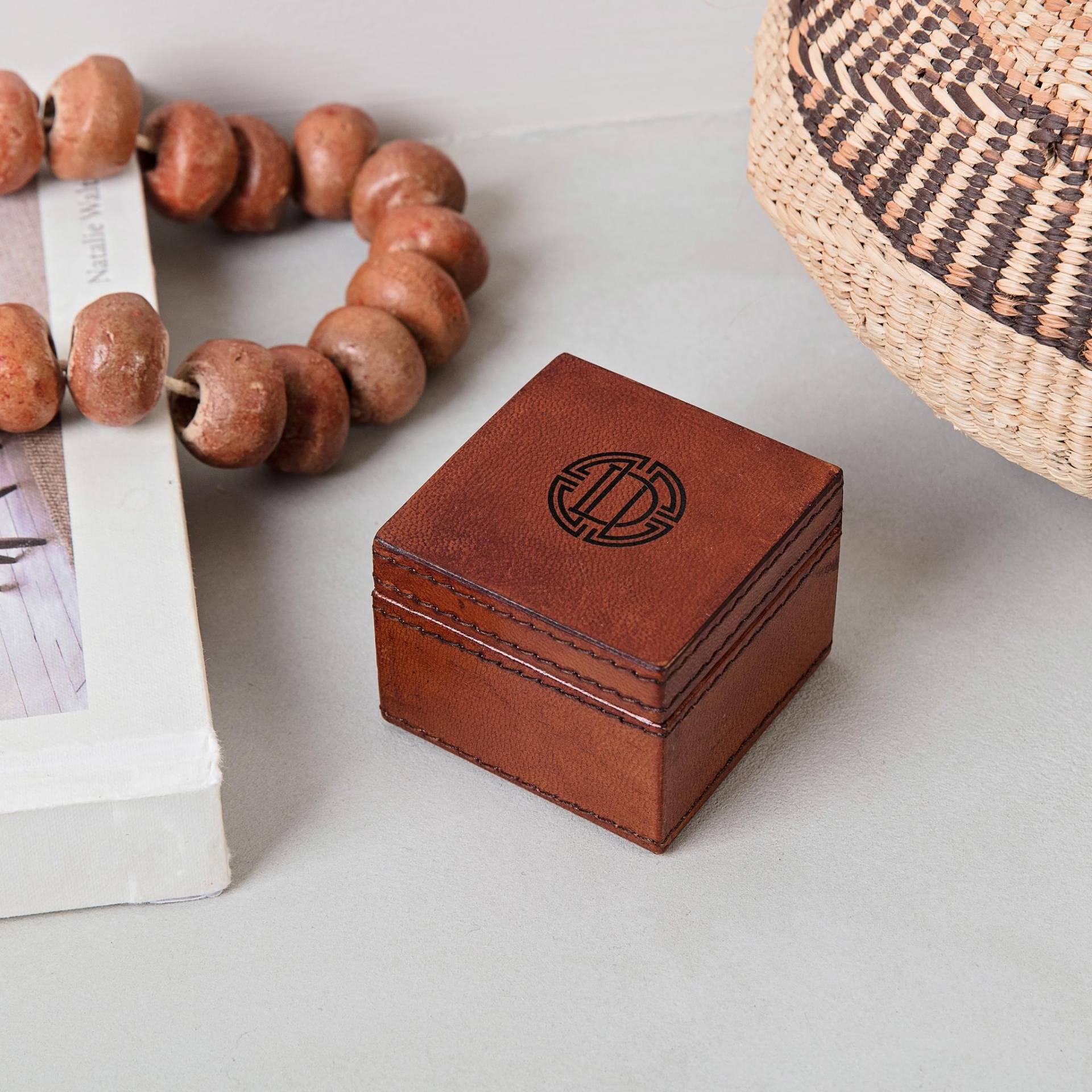 Monogramm Leder Manschettenknopfbox - Personalisierte Lederbox Geschenk Zum 18. Geburtstag Taufbox Schmuckaufbewahrung 3 Monogramm Leder Manschettenknopfbox - Personalisierte Lederbox Geschenk Zum 18. Geburtstag Taufbox Schmuckaufbewahrung 3 von GingerRoseGifts
