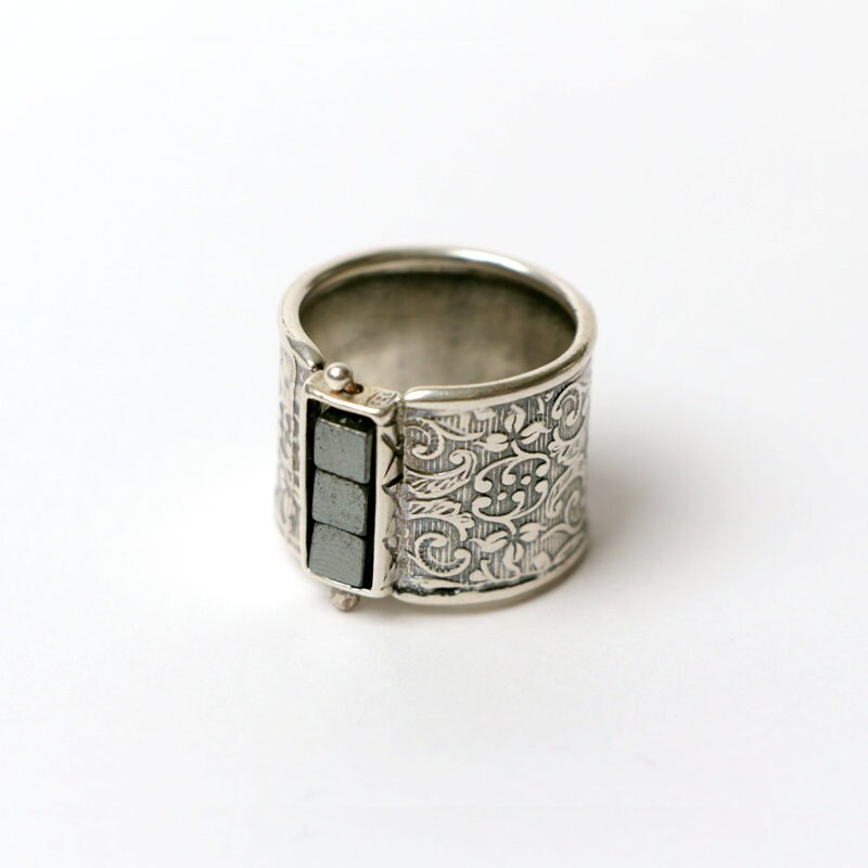 Breite Silber Ring, Texured Verziert Breiten Detaillierte Muster Ring Mit Dunkelgrau Hämatit Edelsteine Breite Silber Ring, Texured Verziert Breiten Detaillierte Muster Ring Mit Dunkelgrau Hämatit Edelsteine von GingerSilver925