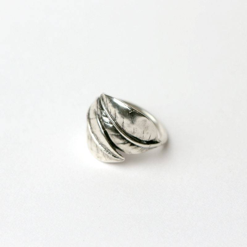 Detailreich Gearbeiteter Silberner Blätter Ring Detailreich Gearbeiteter Silberner Blätter Ring von GingerSilver925