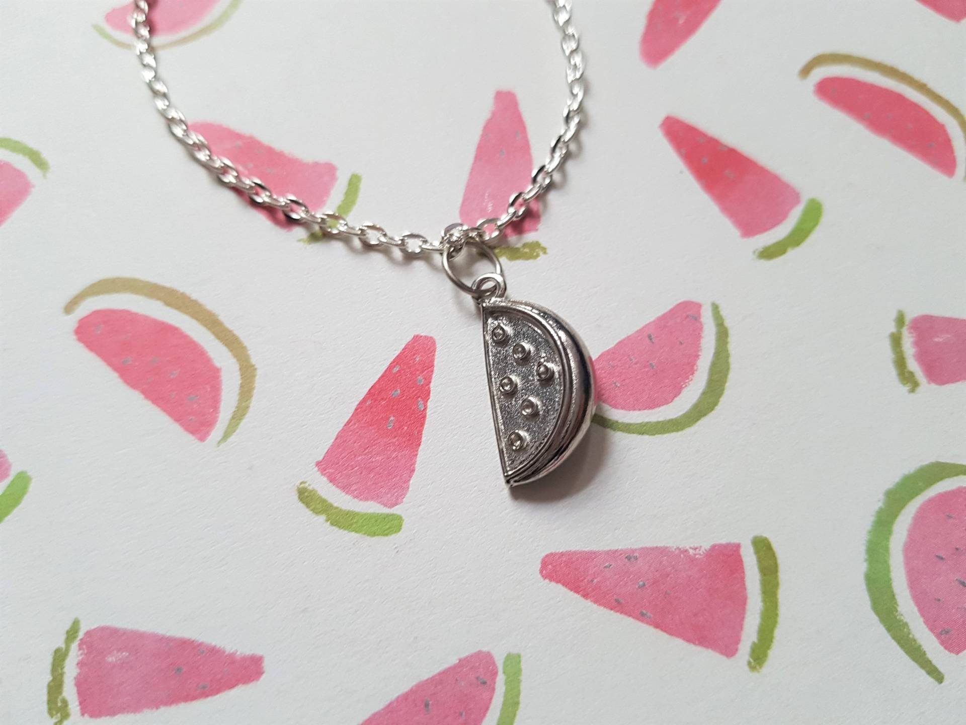 Wassermelone Armband - Süßer Sommer Charm Schmuck, Fruchtig Versilbertes Armband, Lustiges Geschenk Für Sie, Zierliches Accessoire von Gingercatbeads