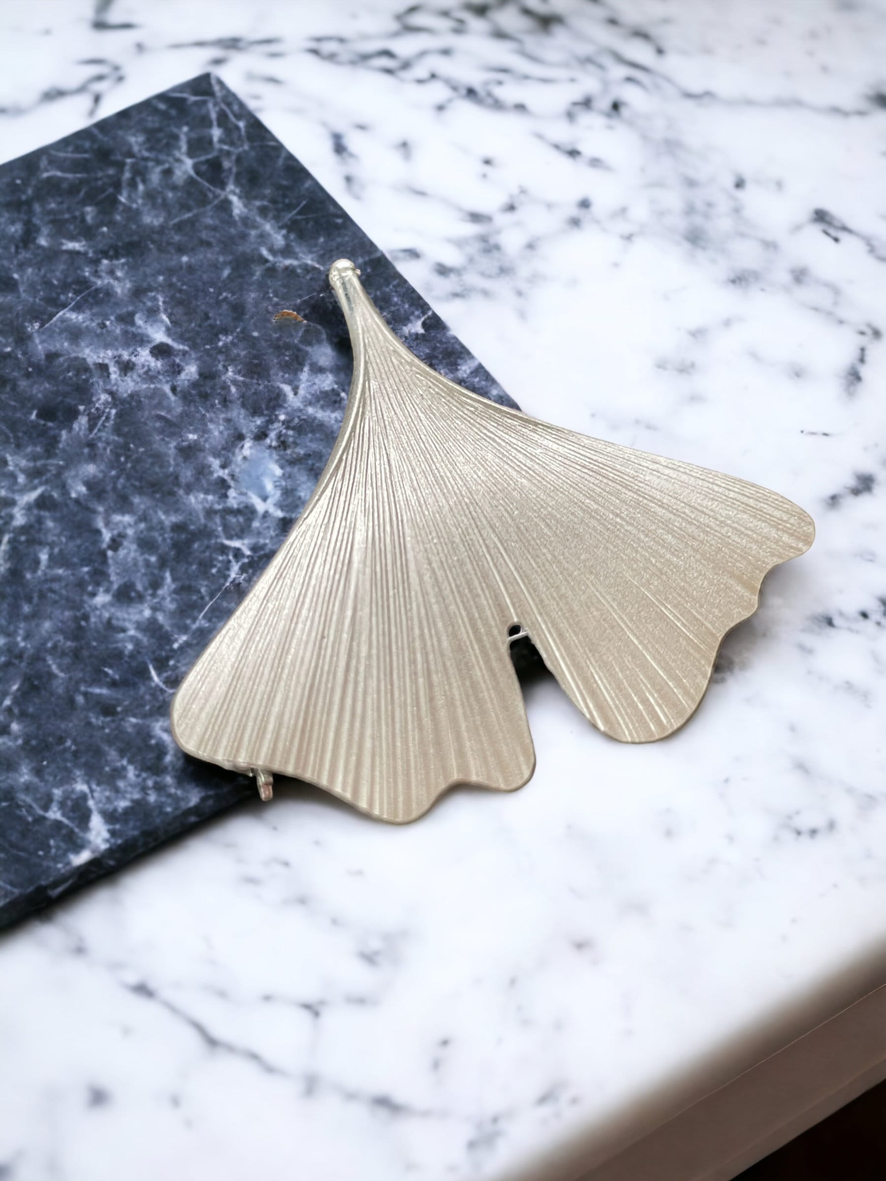 Große Ginkgo Blatt-Brosche Aus 925 Silber, Handgefertigt in Deutschland, 3 cm Groß Mit Versteckter Nadel von GinkgoSchmuckundmehr