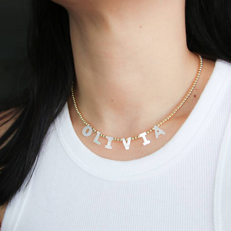 Perlenkette, Gold Namenskette, Personalisierter Schmuck, Individuelle Namensschmuck, Perlmutt Buchstabe Initial von GinzaFashionsLLC