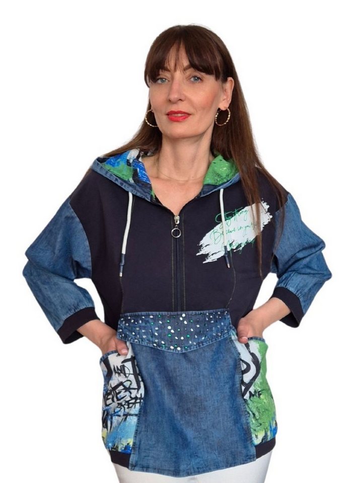 Gio Milano Hoodie G28-1129, im Denim Look und mit Strasssteinen halbdurchgängiger Reißverschluss, Print auf Vorder- und Rückseite von Gio Milano