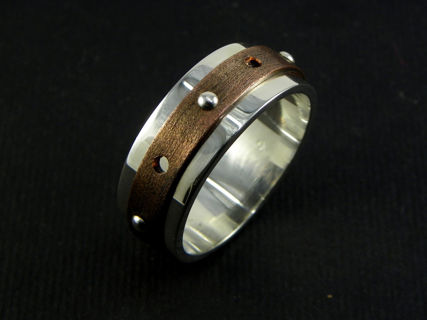 Ring Aus Sterling Silber 925 Und Kupfer Mit Nieten Ring Aus Sterling Silber 925 Und Kupfer Mit Nieten von GioielliOliveri