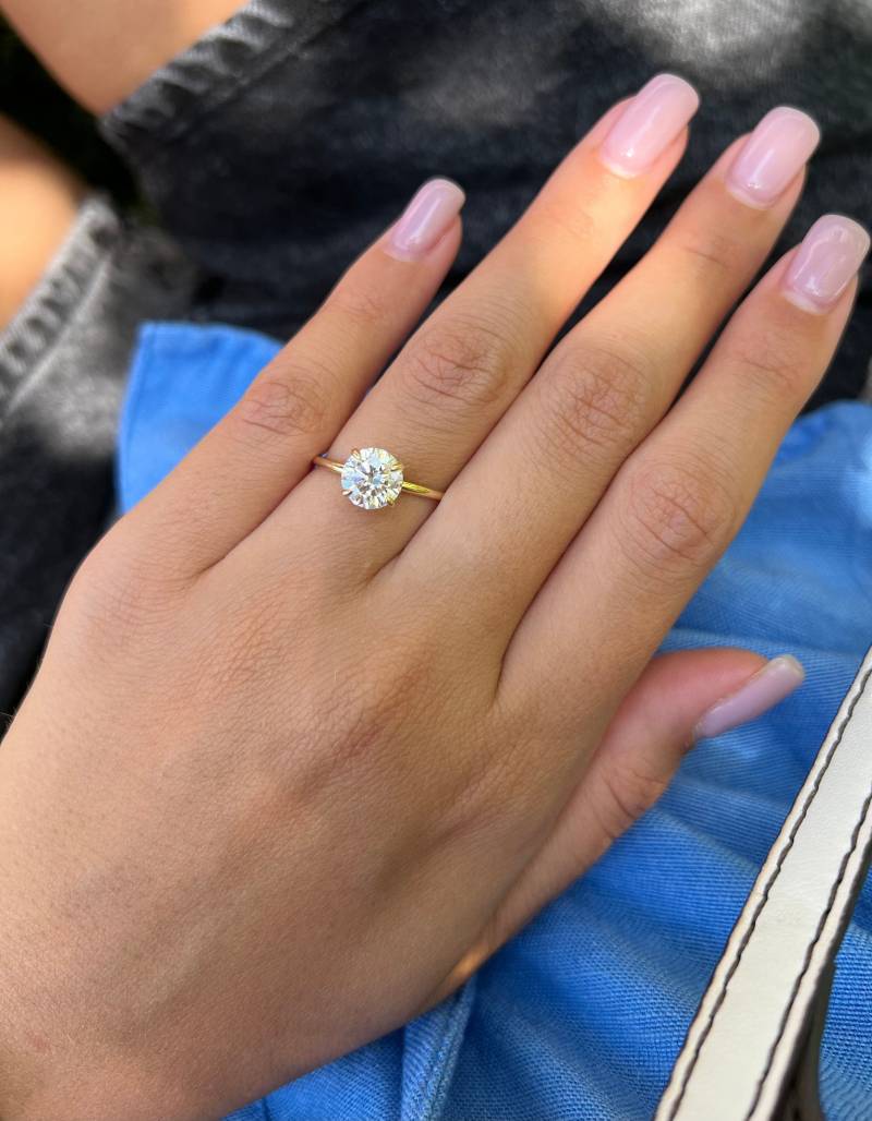 1, 5 Ct Rundschliff-Verlobungsring - Lab Diamant/Moissanit 0, 08 Versteckter Heiligenschein 14K 18K Mm Band von GioielliRings