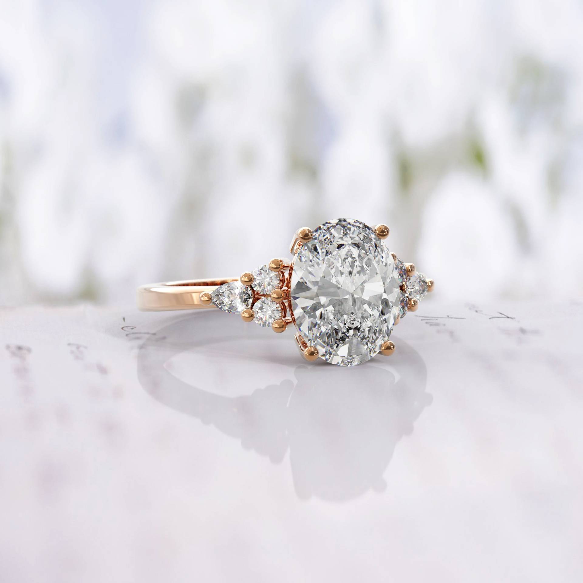 2 Karat Oval Verlobungsring Mittelstein Weißer Saphir Oval Cut 9x7 Drei Stein Seitenring Dimonds Und Moissanit Pear & Rundschliff 0.36 Ct von GioielliRings