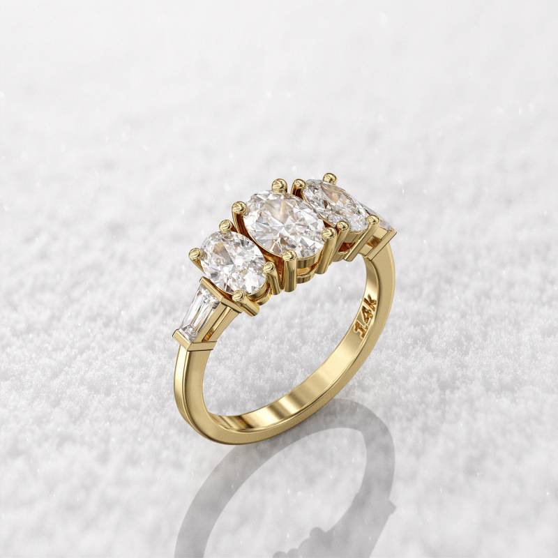 Atemberaubender Ovaler 3-stein-Moissanite-Ring Mit 2-Seitigem Baguette, 14/18K Gold, Familienerbstück-Design, Kostenloser Versand von GioielliRings