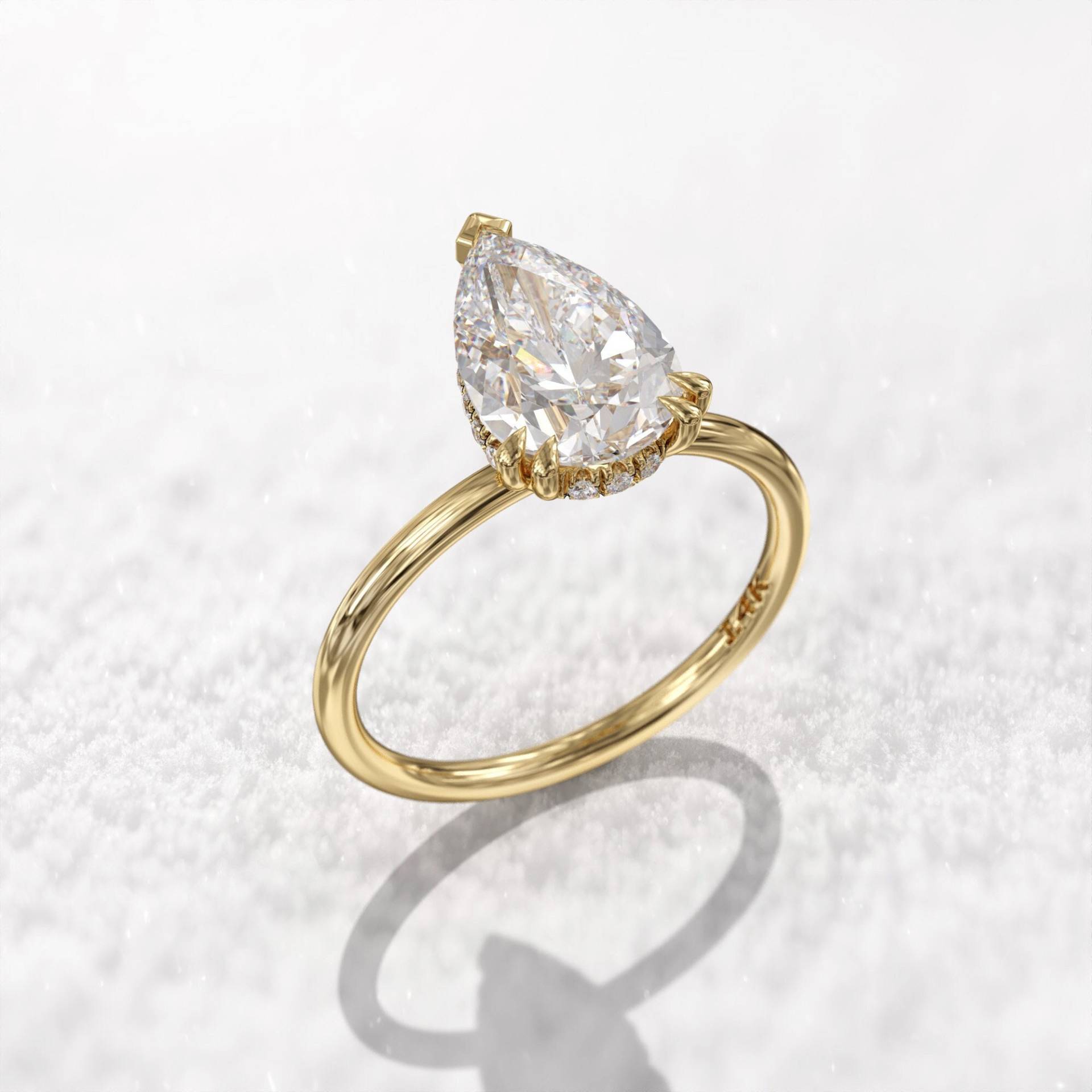 Moissanite Verlobungsring Mit Birnenschliff, 11x7mm 1.6 Verhältnis Träne Tropfen 2Ct, Hidden Halo Natürlicher Diamant Dünnes Band von GioielliRings