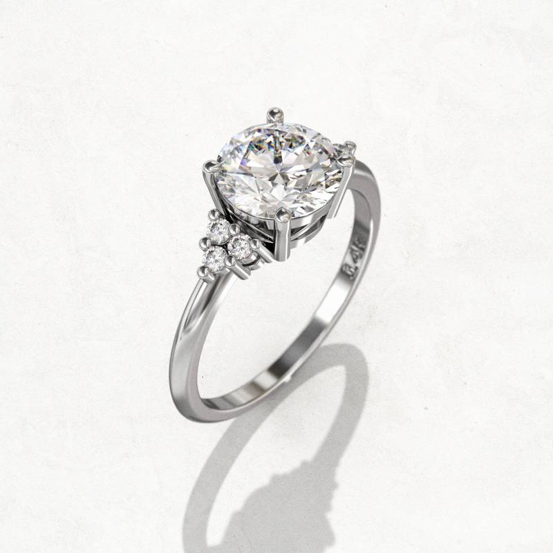 Runder Moissanit Verlobungsring 2 Karat 8 Mm Ring 0, 12 Ct Diamant Seitenring von GioielliRings