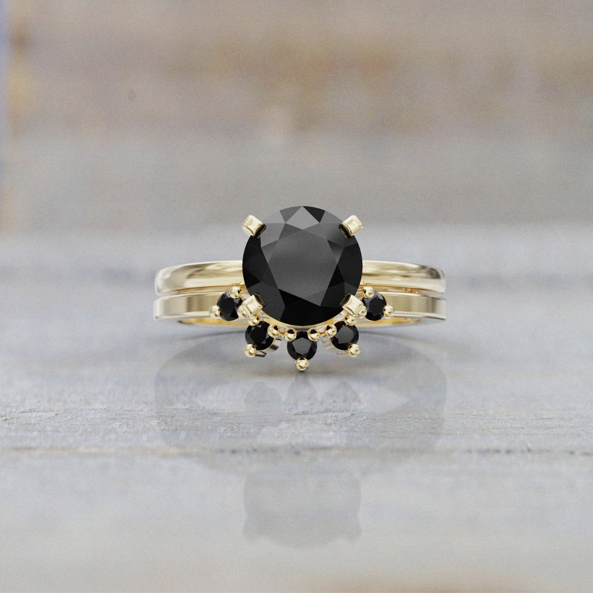 Schwarz Moissanite Verlobungsring Braut Set 1 Ct Mittelstein & Stacking Band Mit Fünf 1, 8 Mm Schwarzen Diamanten 14K Massivgold von GioielliRings