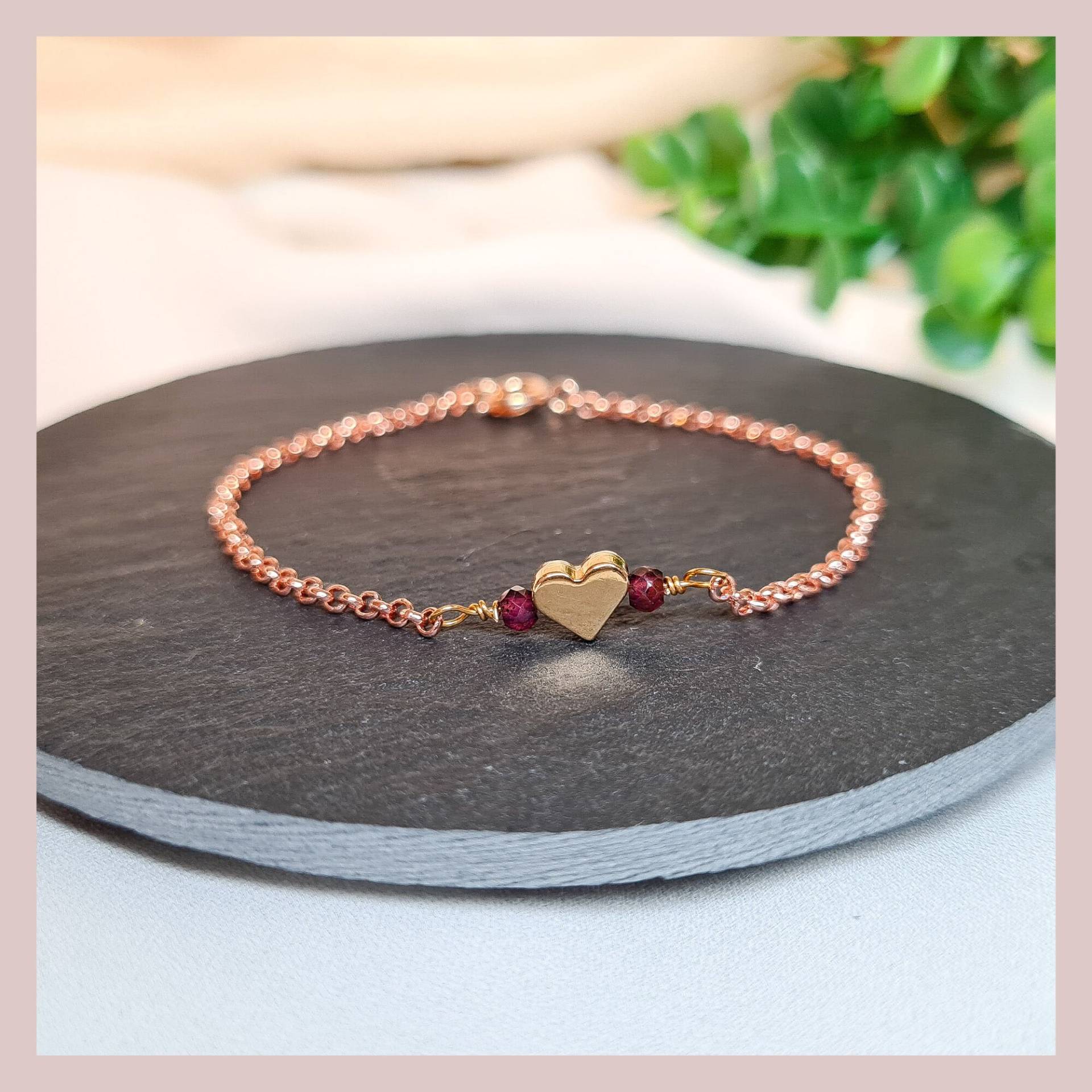 Armband Roségold Mit Herz Und Granat Edelsteinen Naturstein Violett Geburtsstein Januar Zart Filigran Geschenk Valentinstag Armband Roségold Mit Herz Und Granat Edelsteinen Naturstein Violett Geburtsstein Januar Zart Filigran Geschenk Valentinstag von GioielloDesign