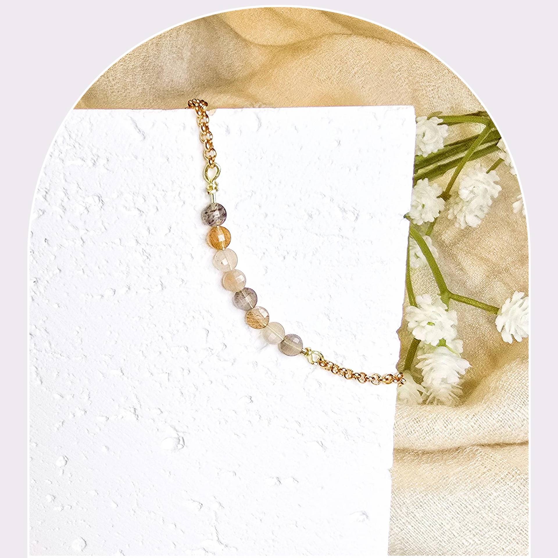 Mondstein Armband Gold Filigranes Edelsteinarmband Zart Geburtsstein Juni Geburtssteinschmuck Kleine Natursteine Mondstein Armband Gold Filigranes Edelsteinarmband Zart Geburtsstein Juni Geburtssteinschmuck Kleine Natursteine von GioielloDesign
