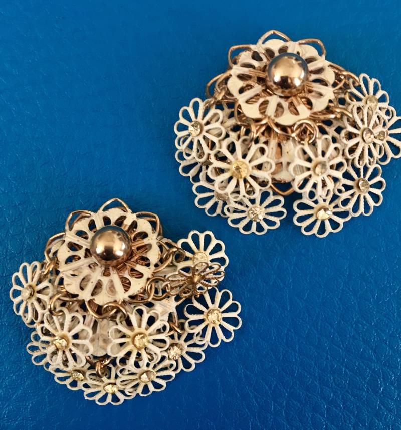 Vintage Emaille Ohrringe Baumelnde Gänseblümchen Mit Strass Mitten Zu Süß von GiosGems