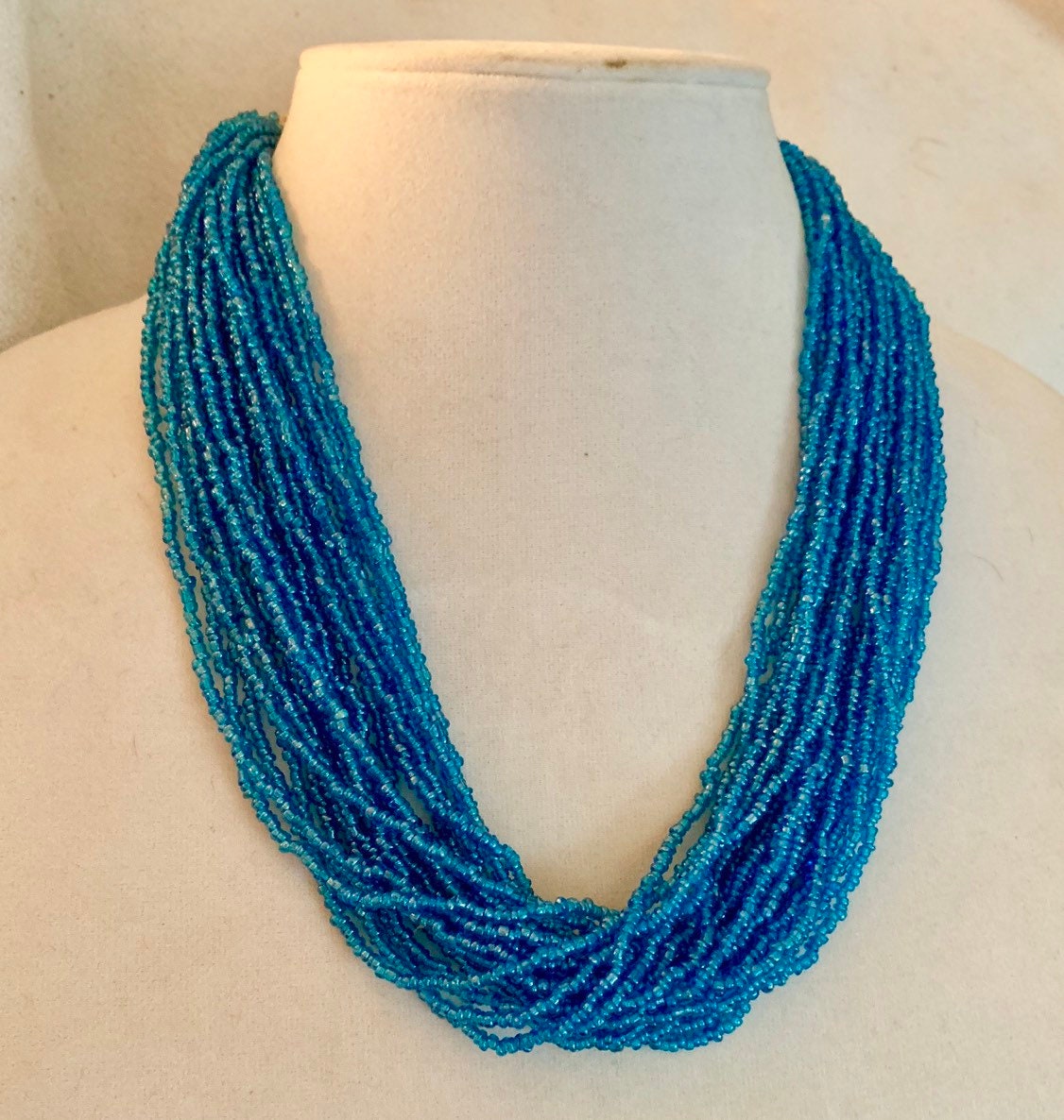 Vintage Halskette Blau Rocailles Mehrstrangig Handgewickelt Gefädelt Finishinf von GiosGems