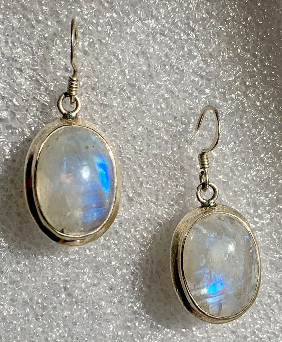 Vintage Sterling Silber Mondstein Ohrringe Baumeln Von Shepards Haken Perfekte Go-To-Stil von GiosGems