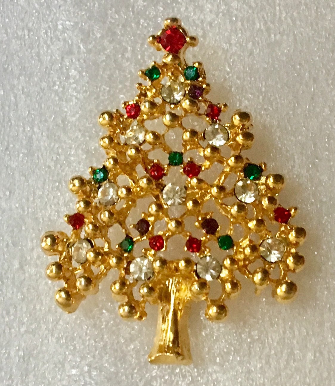 Vintage Strass Weihnachtsbaum Brosche Gold Mit Rot Grün Und Klaren Kristallen von GiosGems