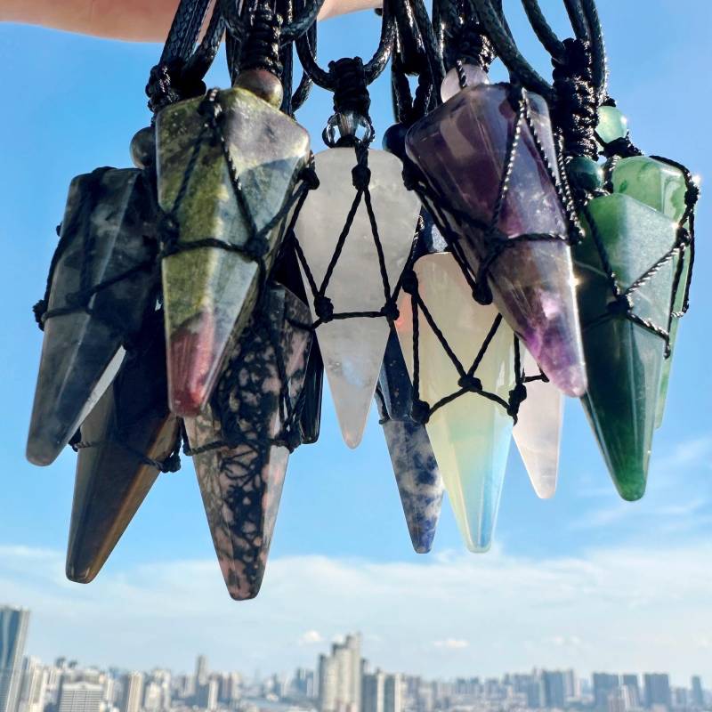 Crystal Point Necklace, Healing Woven Gift For Her von Giovinalami