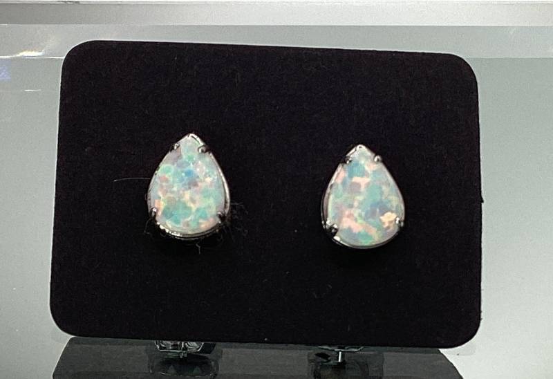 Opal Ohrringe Teardrop Birnenförmige Regenbogen Oktober Birthstone Mom Geschenk Brautjungfer Sweet Sixteen Geburtstagsgeschenk von GipsyJewelers