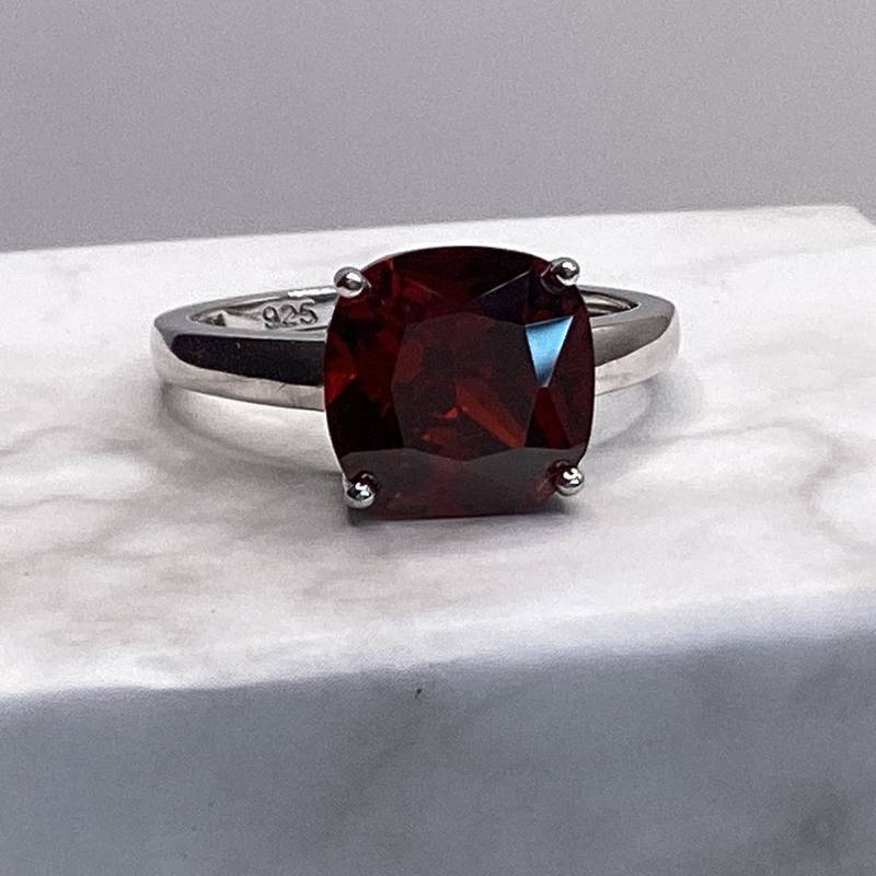 Granat Ring Schöne Sterling Silber Kissenschliff Viel Bling Januar Geburtsstein Verlobung Geburtstag von GipsyJewelers
