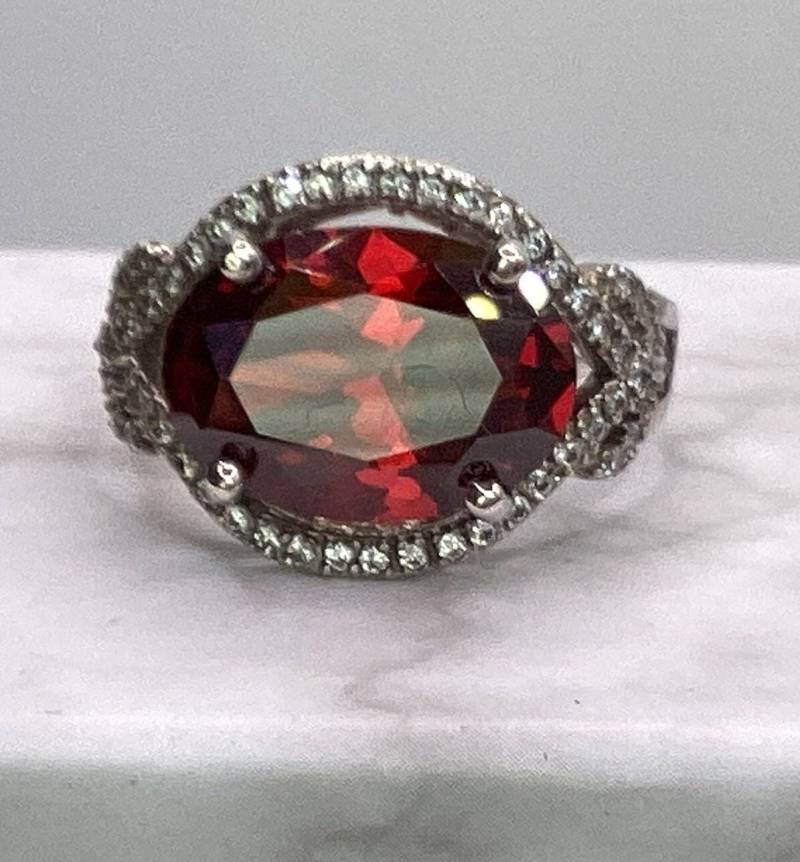 Große Oval Granat Mit Zirkonia Sterling Silber Halo Ring Januar Birthstone Jahrestag Geschenk von GipsyJewelers