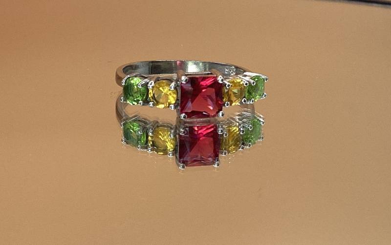Edelstein Ring Garten Rot Gelb Grün Zirkon Multi Farbe Edelsteine Mama Geschenk Geburtstag Jahrestag Roter Rubin von GipsyJewelers