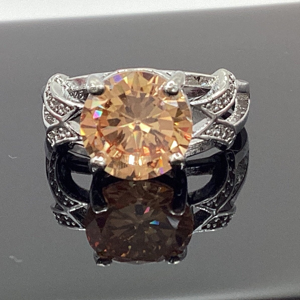 Rund Morganit Ring Große Runde Stein Champagner Diamant Moissanit Verlobung Geschenk Geburtstagsgeschenk Rund Morganit Ring Große Runde Stein Champagner Diamant Moissanit Verlobung Geschenk Geburtstagsgeschenk von GipsyJewelers