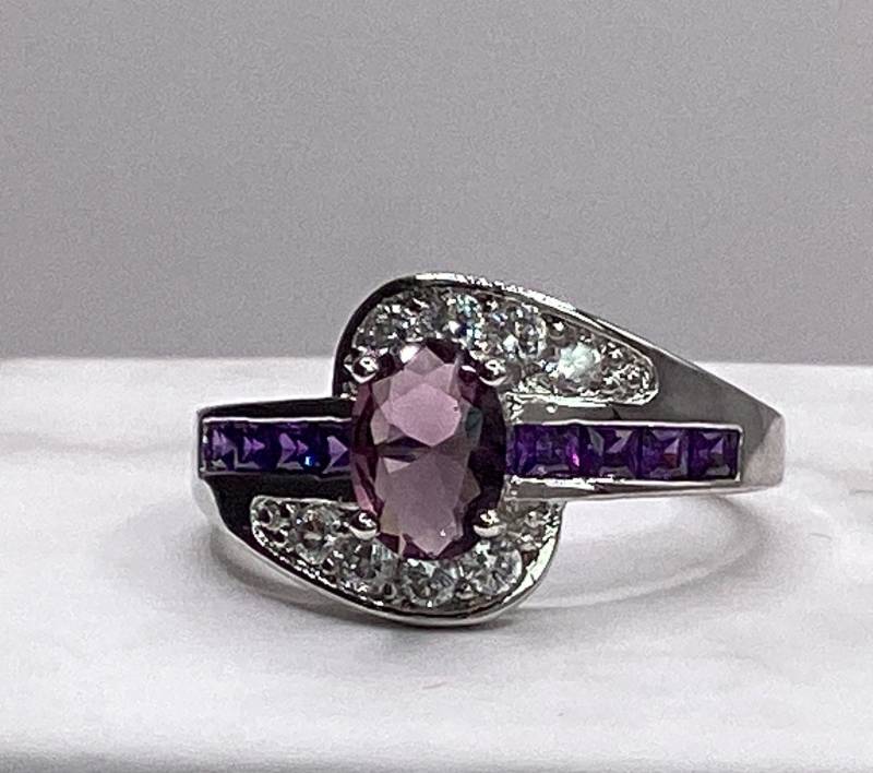 sterling Silber Oval Ameythst Kanal Set Und Runde Cz Februar Birthstone Abschlussgeschenk Geburtstagsgeschenk von GipsyJewelers