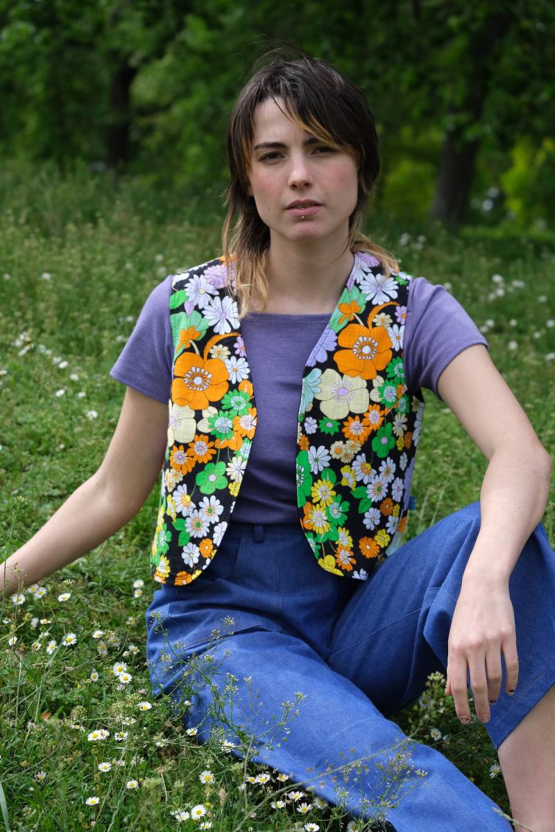Sofort Versandfertig Handgemachte Vintage Baumwoll Weste, Double Face Print, Seventies Blumen [Woodstock Weste/Flower Power] von GiraeRigira