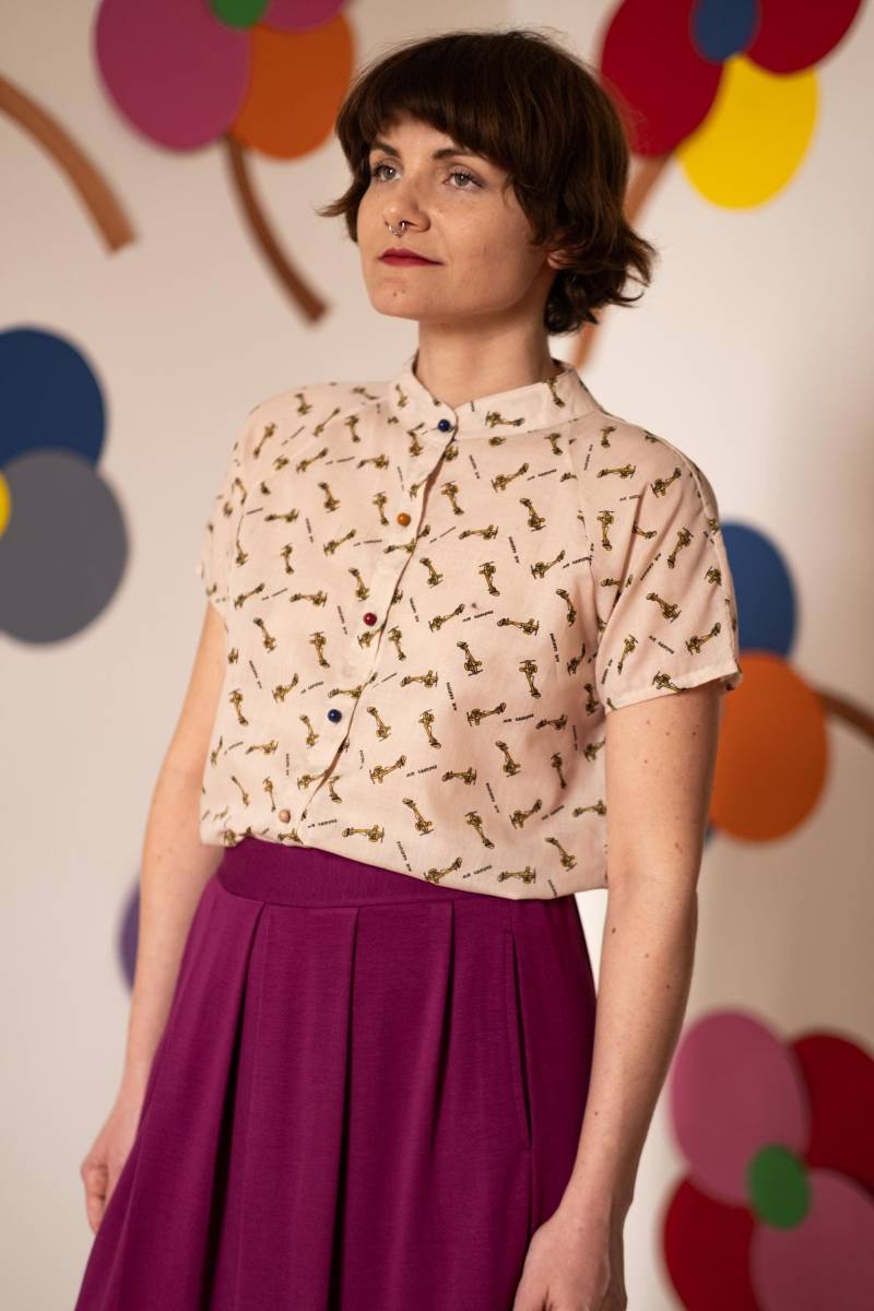 Letztes Stück | Nur Noch Größe M Verfügbar Versandfertig Handgemachte Baumwolle Flugzeuge Print Bluse Mit Kragen von GiraeRigira