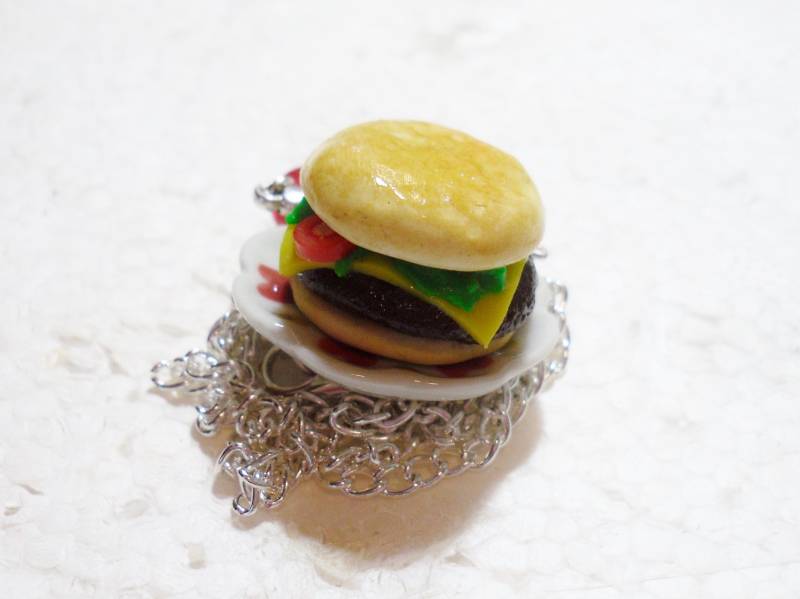 Cheeseburger Anhänger. Polymer Clay von GiraffesKiss