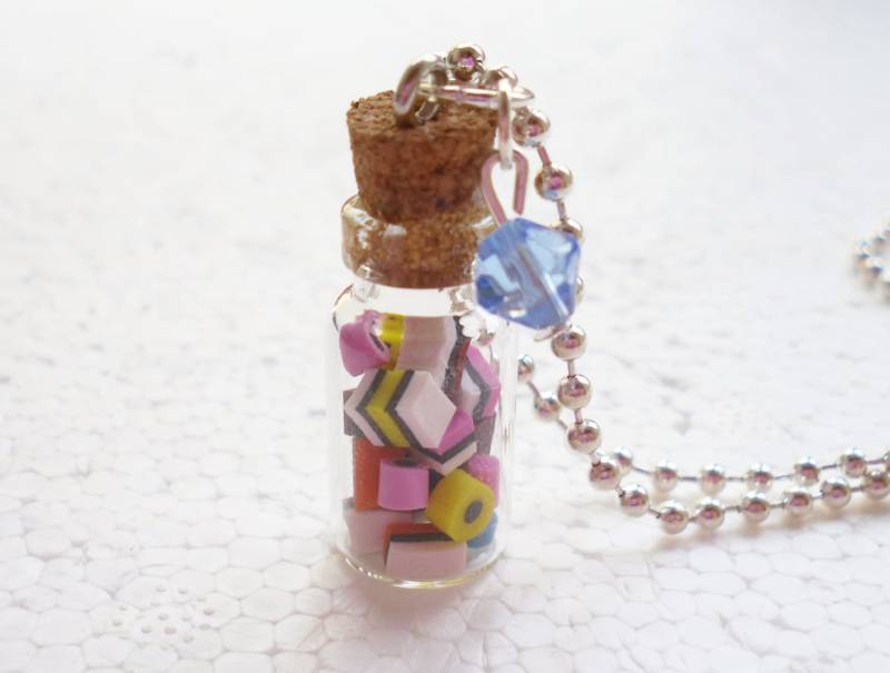 Glas Mit Lakritze Allsorts Anhänger. Fimo von GiraffesKiss