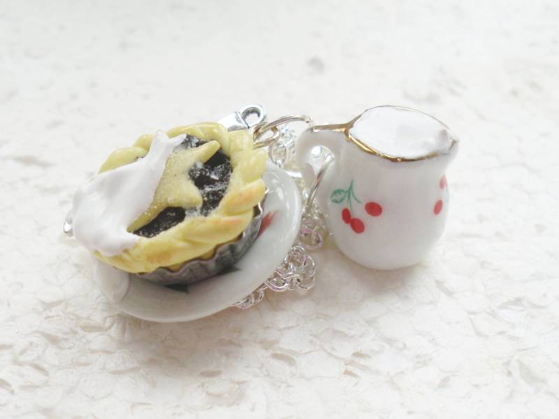 Mince Pie Und Sahne Anhänger. Polymer Clay von GiraffesKiss